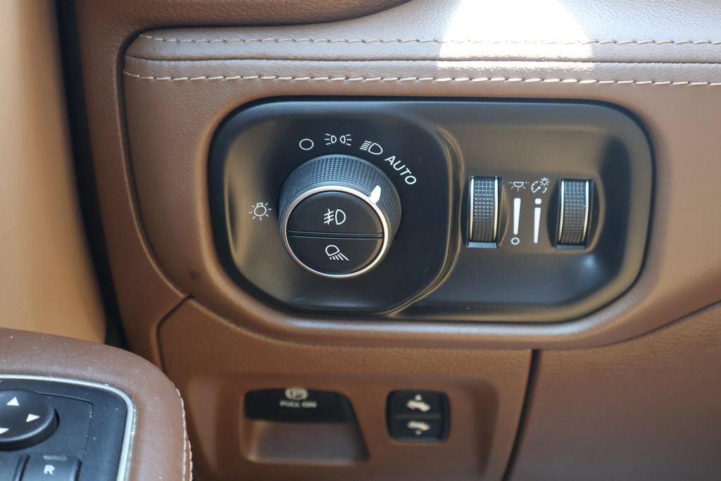 Used 2019 RAM 1500 Limited AWD/4WD image 14
