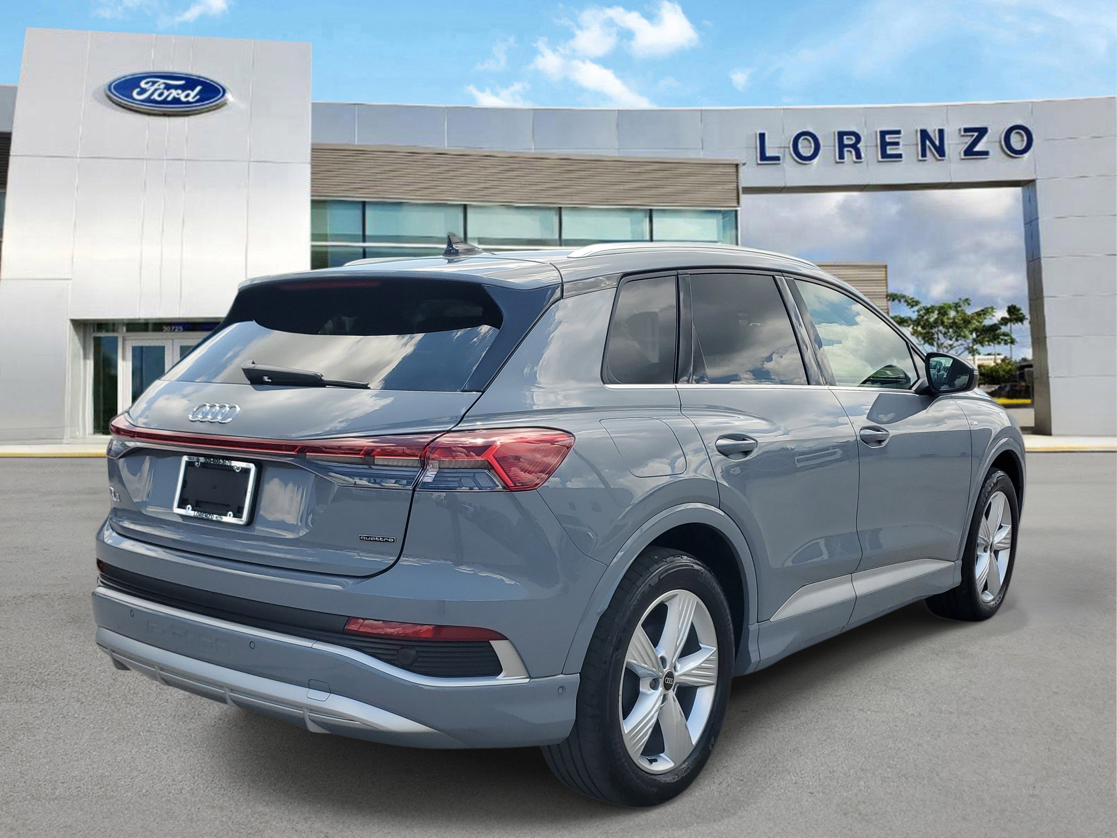 Used 2024 Audi Q4 e-tron Premium Plus w/ Premium Plus AWD/4WD image 5