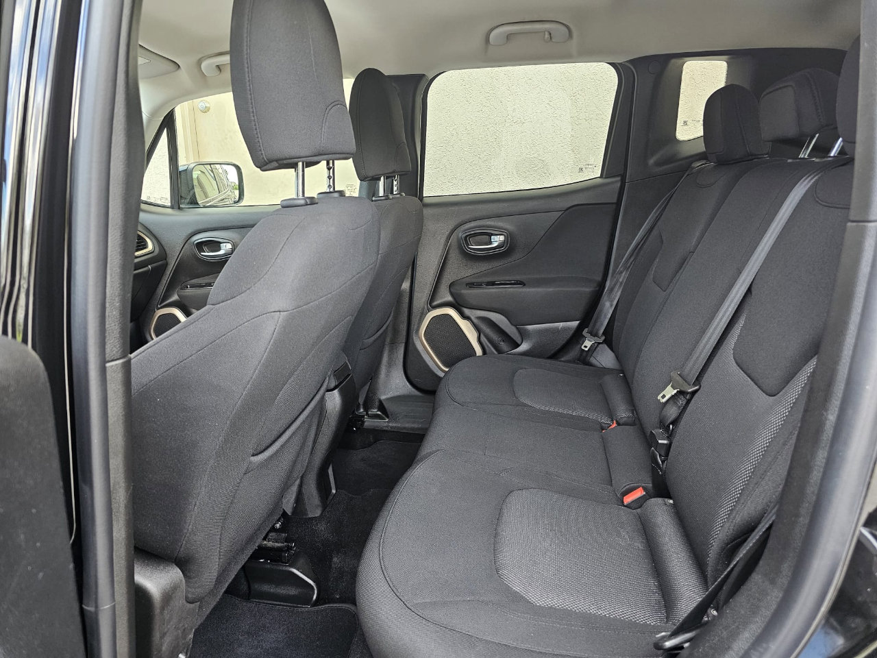 Used 2015 Jeep Renegade Latitude image 28