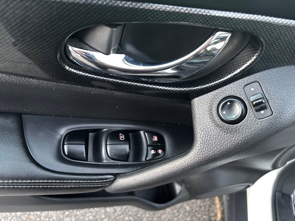 Used 2015 Nissan Rogue SL w/ SL Premium Package image 13