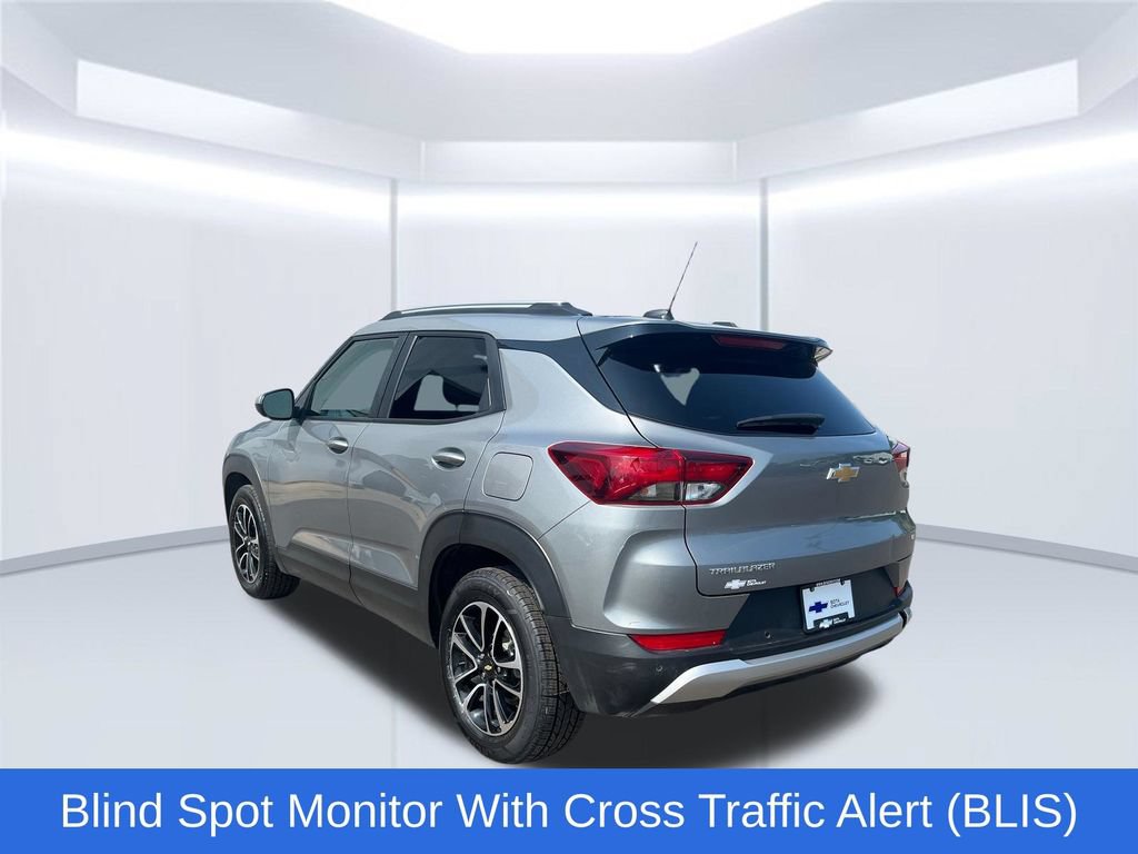 Used 2024 Chevrolet TrailBlazer LT w/ LT Cold Weather Package FWD image 3