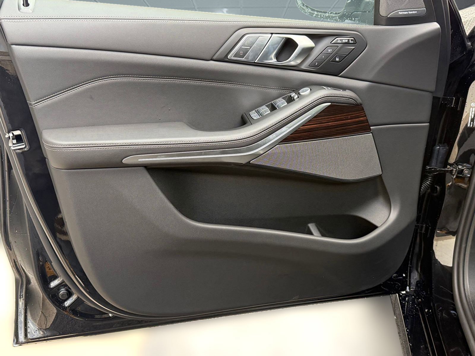 Used 2026 BMW X7 xDrive40i w/ Premium Package image 11