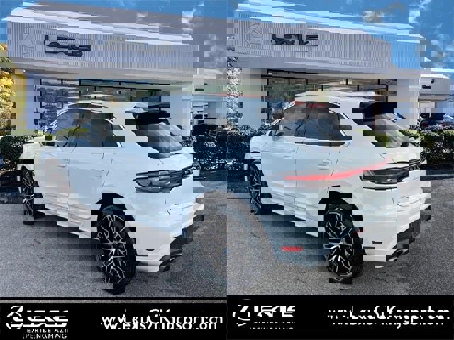 Used 2024 Porsche Macan S image 3