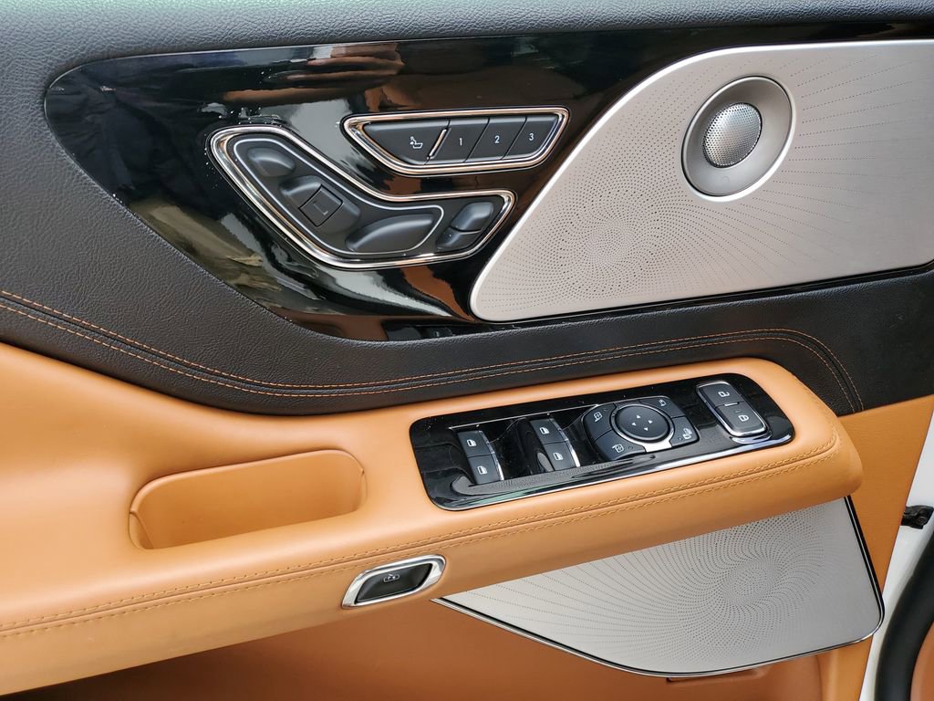 Certified 2023 Lincoln Aviator Black Label Grand Touring w/ Class IV Trailer Tow Package AWD/4WD image 20