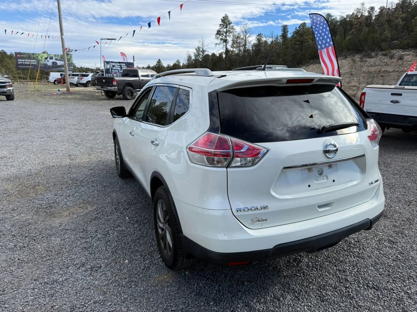 Used 2015 Nissan Rogue SL w/ SL Premium Package image 3