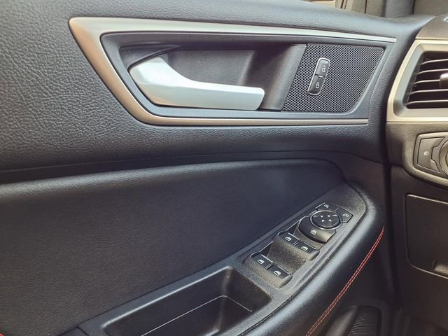 Used 2022 Ford Edge ST-Line w/ Cold Weather Package image 22