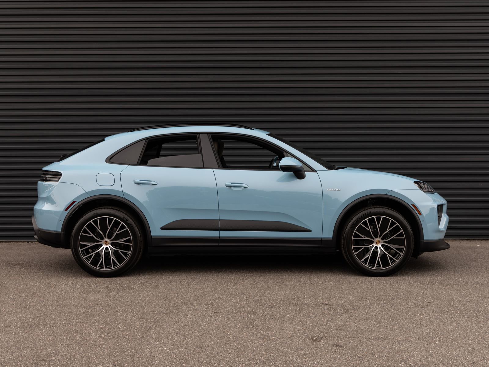 Used 2026 Porsche Macan 4 Electric AWD/4WD image 8