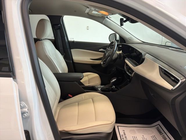 Used 2025 Buick Encore GX Avenir w/ Avenir Convenience Package AWD/4WD image 33