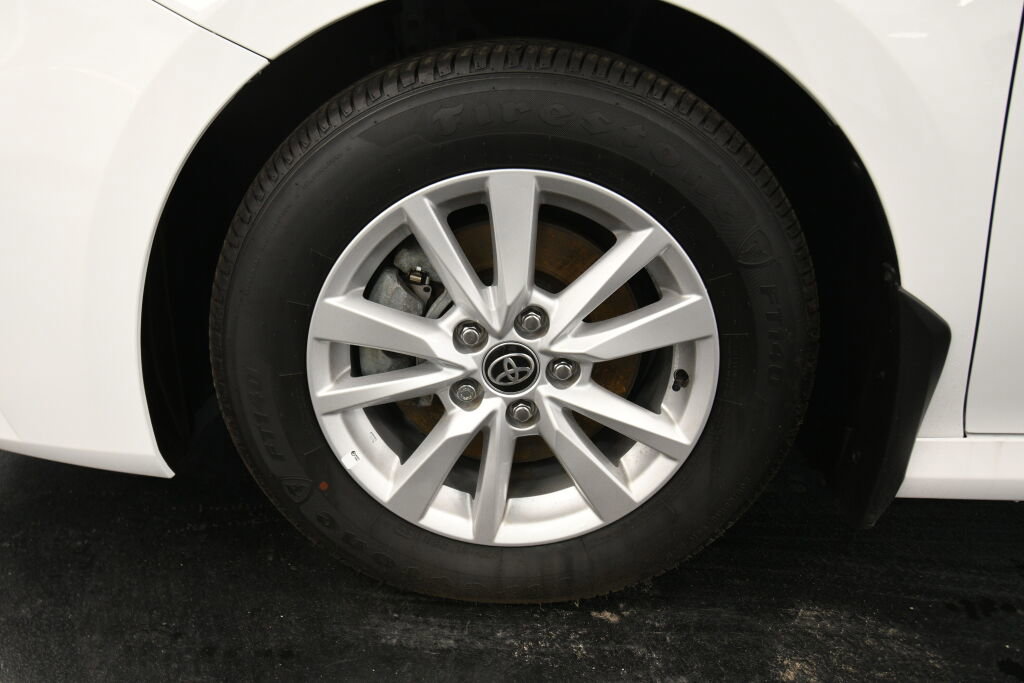 Used 2025 Toyota Camry LE image 31