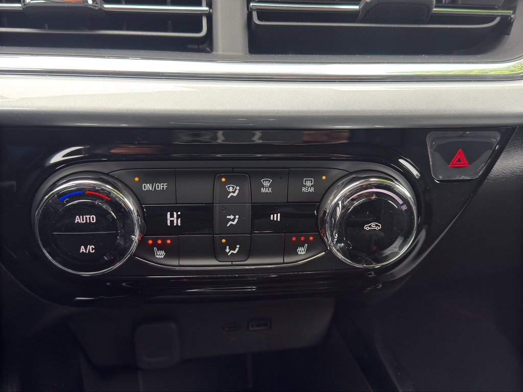 Used 2025 Chevrolet Trax LT w/ Driver Confidence Package FWD image 30