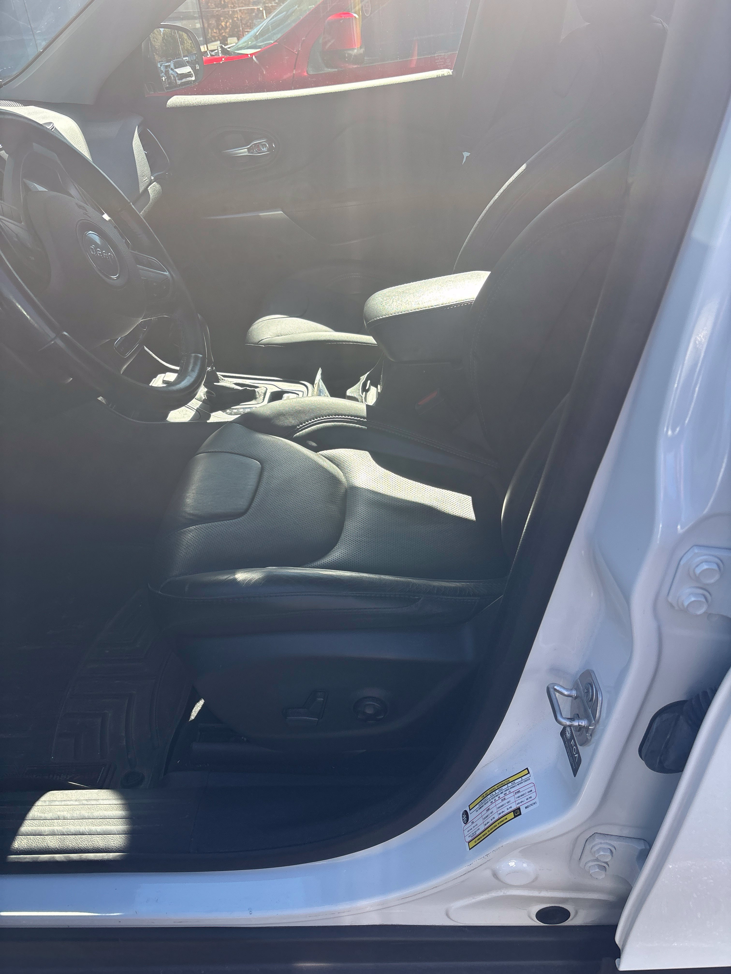 Used 2021 Jeep Cherokee Latitude Lux w/ Sun & Sound Group AWD/4WD image 6