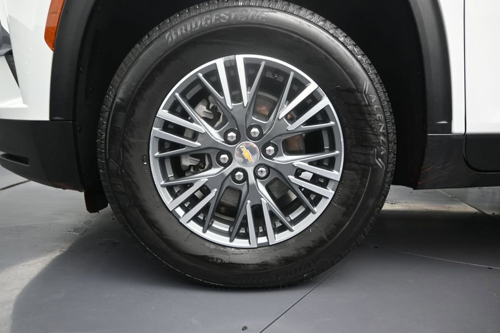 Used 2025 Chevrolet Traverse LT w/ Driver Confidence Package FWD image 10