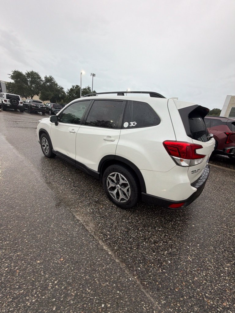 Used 2020 Subaru Forester Premium AWD/4WD image 13