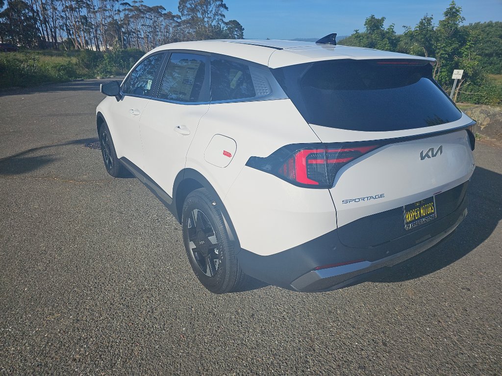 New 2026 Kia Sportage LX image 3