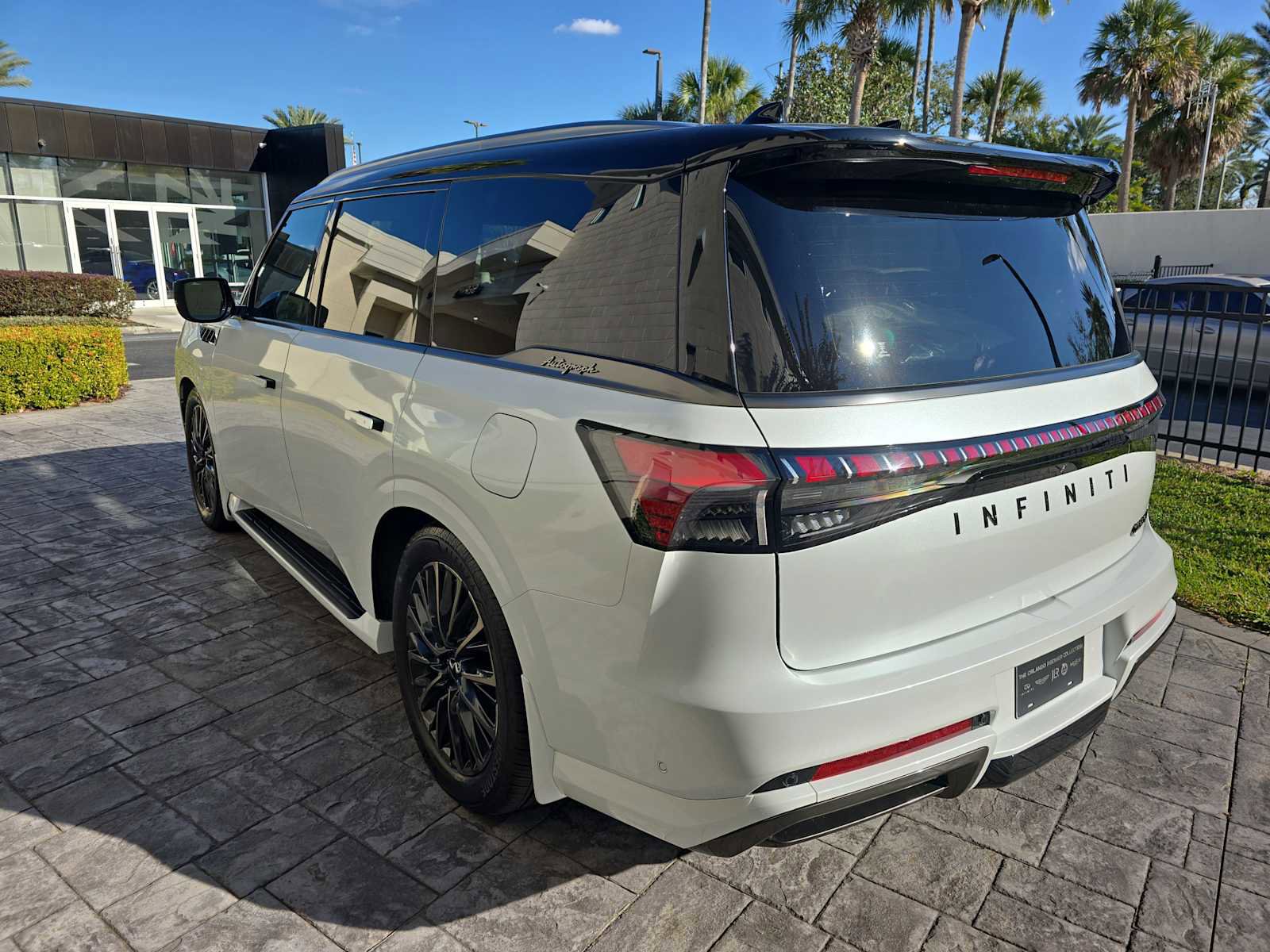 New 2026 INFINITI QX80 Autograph w/ Premium Cargo Package image 7