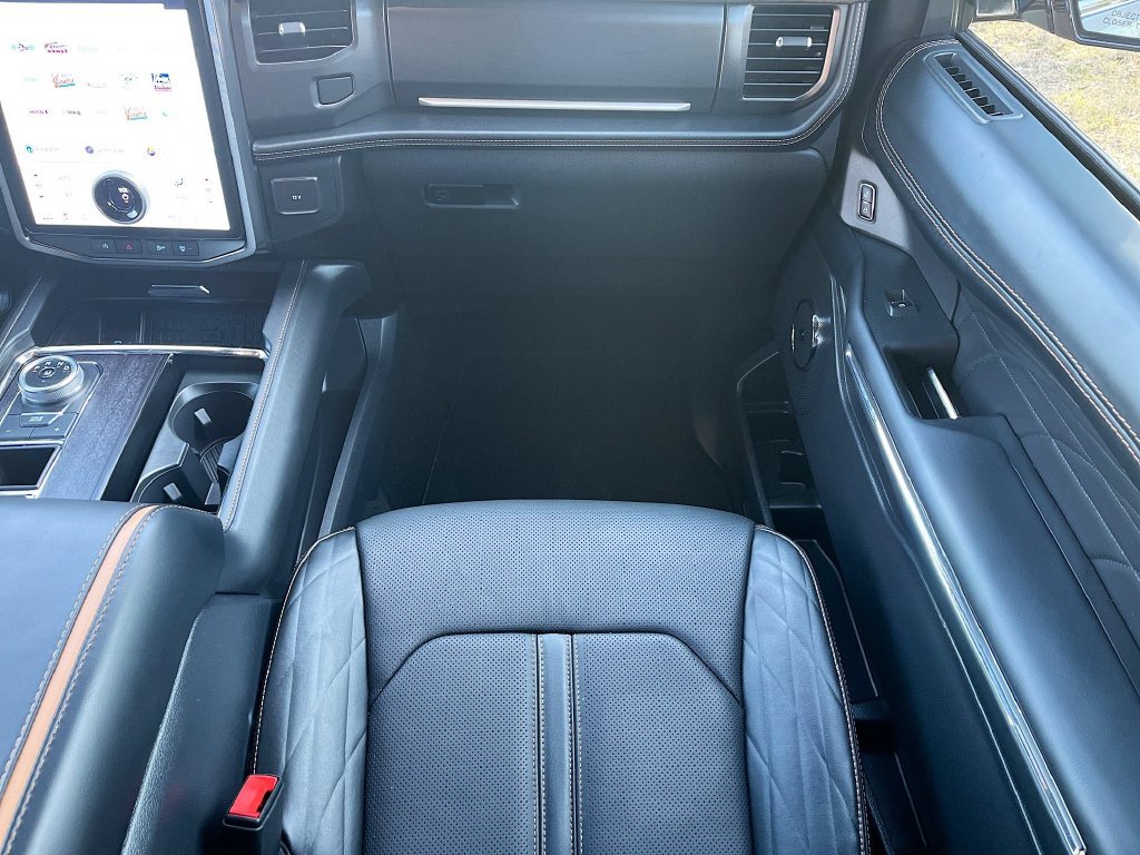 Used 2024 Ford Expedition Platinum RWD image 25