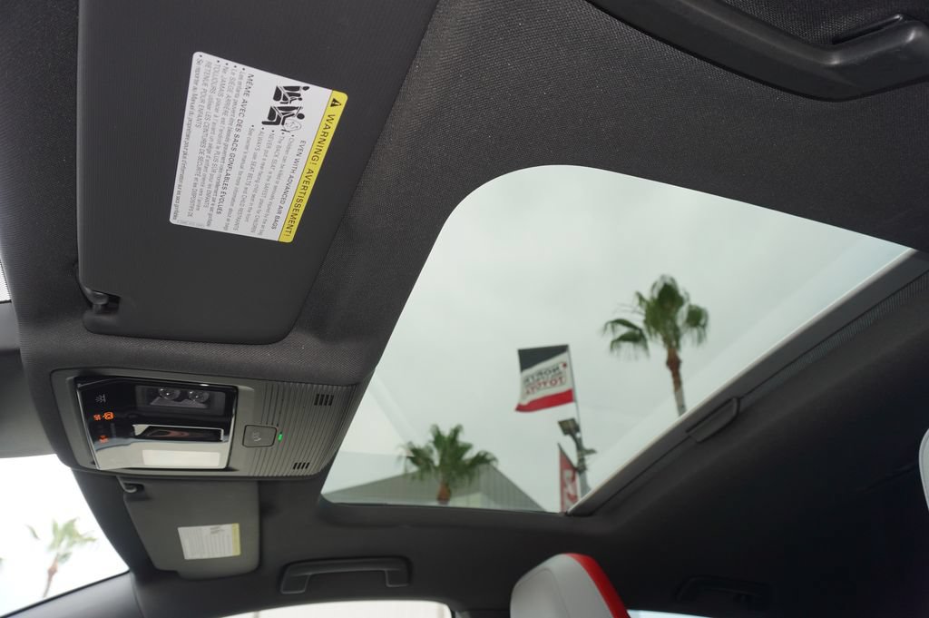 Used 2022 Volkswagen GTI SE FWD image 21