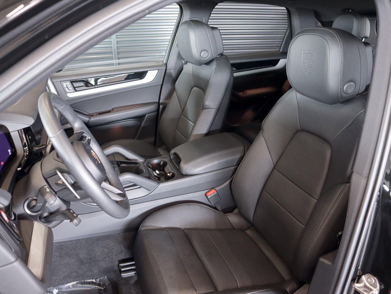 Certified 2025 Porsche Cayenne AWD/4WD image 5