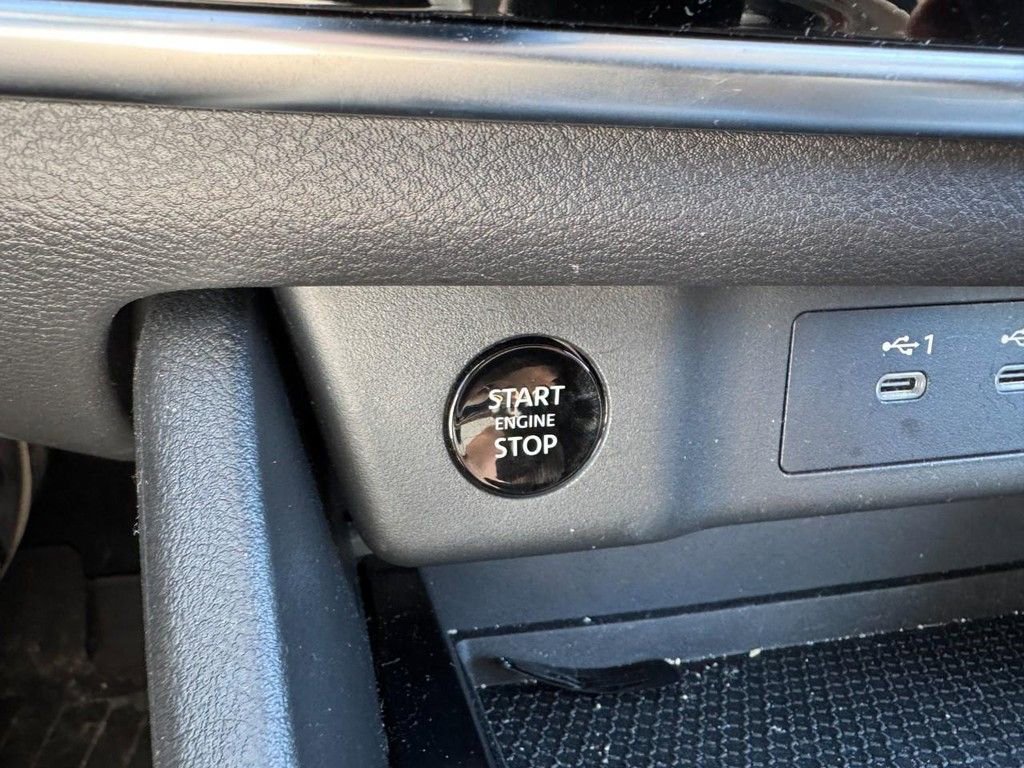 Used 2025 Nissan Rogue S image 21