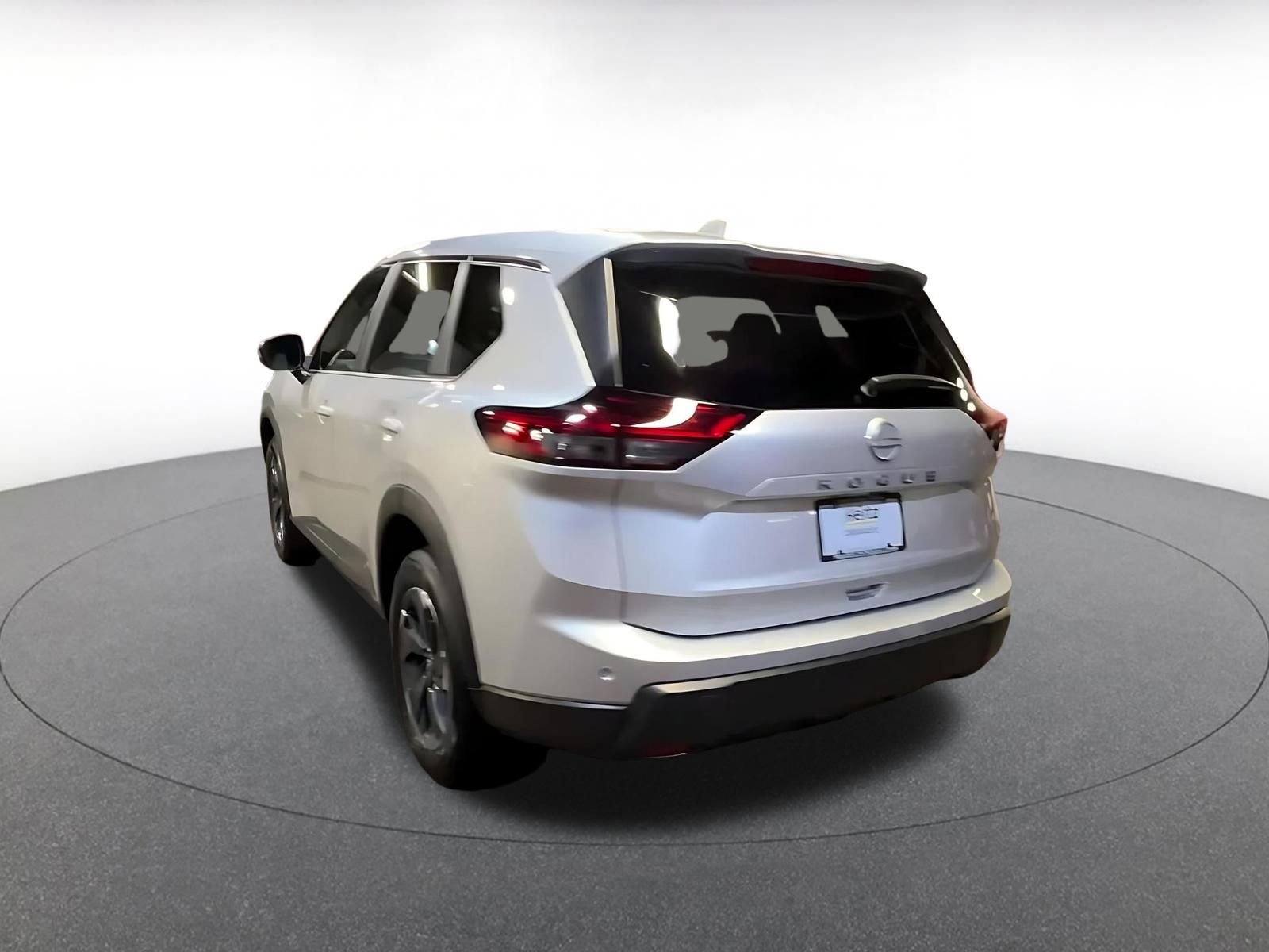 Used 2025 Nissan Rogue SV image 11