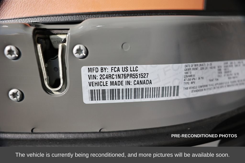 Used 2023 Chrysler Pacifica Pinnacle image 41