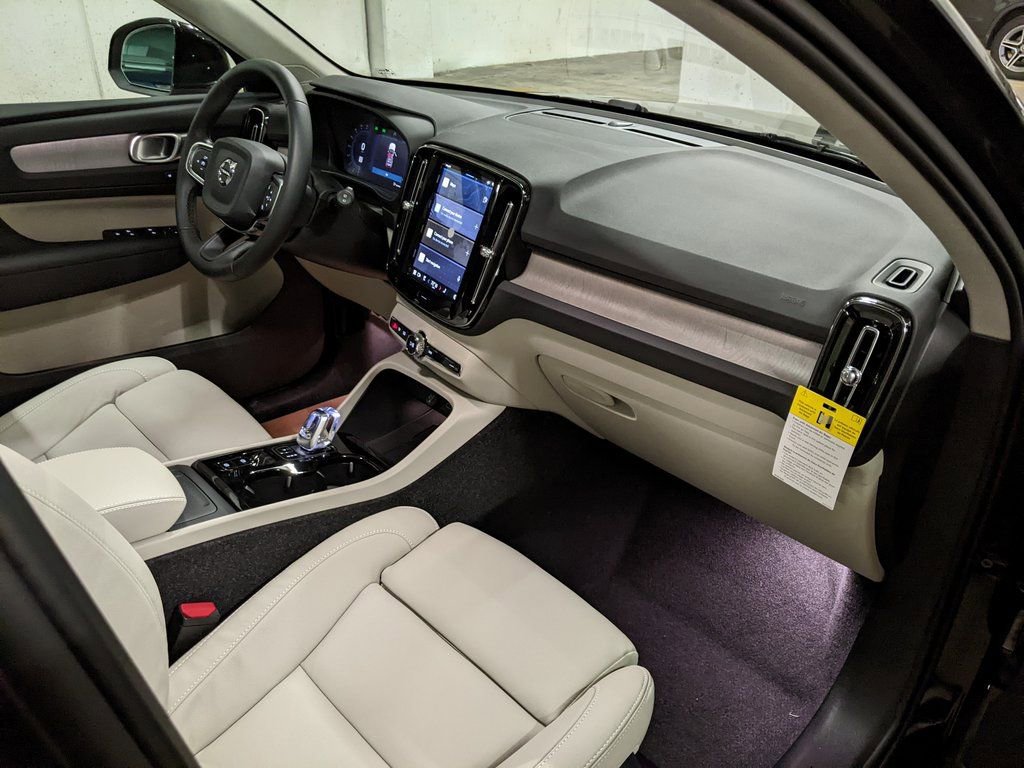 New 2025 Volvo XC40 B5 Plus w/ Protection Package Premier image 21