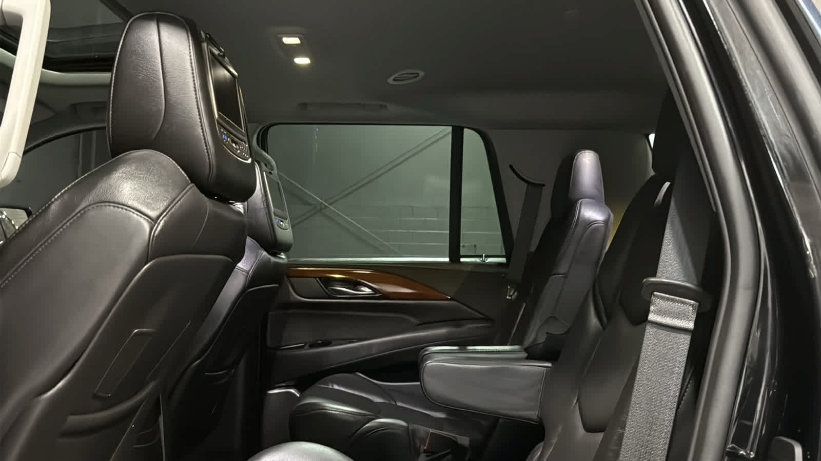 Used 2019 Cadillac Escalade Luxury AWD/4WD image 23
