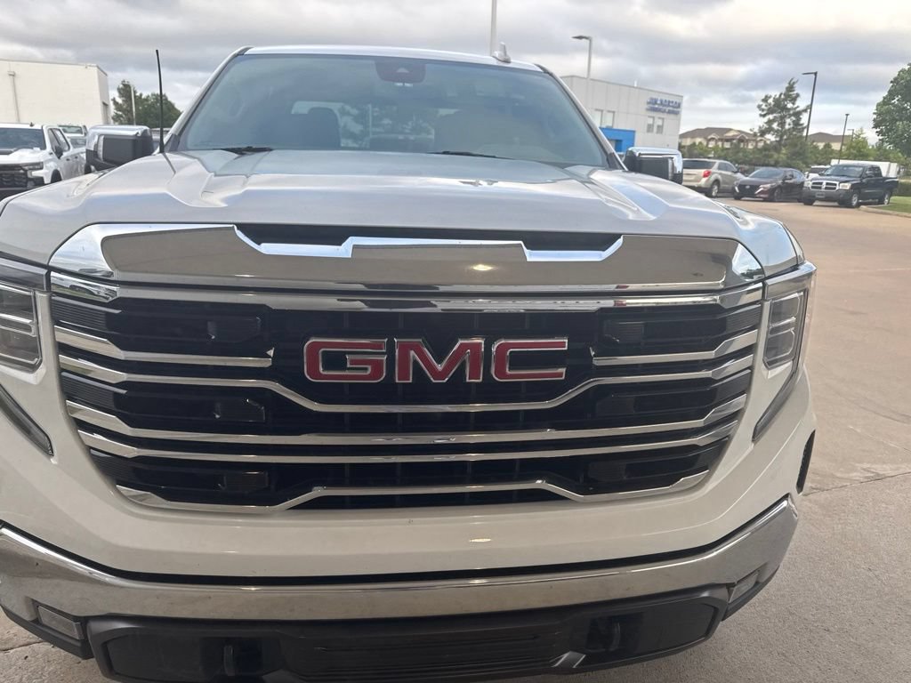 Used 2022 GMC Sierra 1500 SLT w/ SLT Convenience Package AWD/4WD image 2