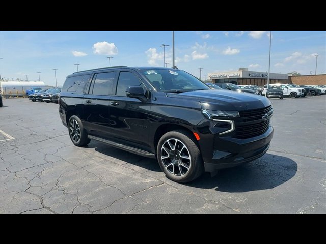Certified 2023 Chevrolet Suburban RST w/ Luxury Package AWD/4WD image 2