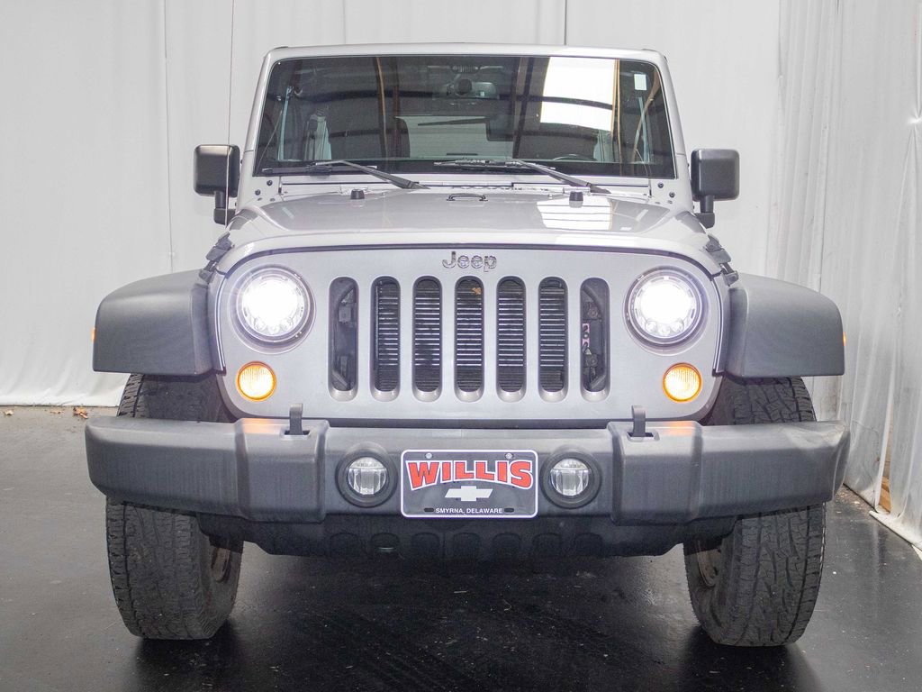 Used 2018 Jeep Wrangler Unlimited Rubicon w/ Cold Weather Group image 2