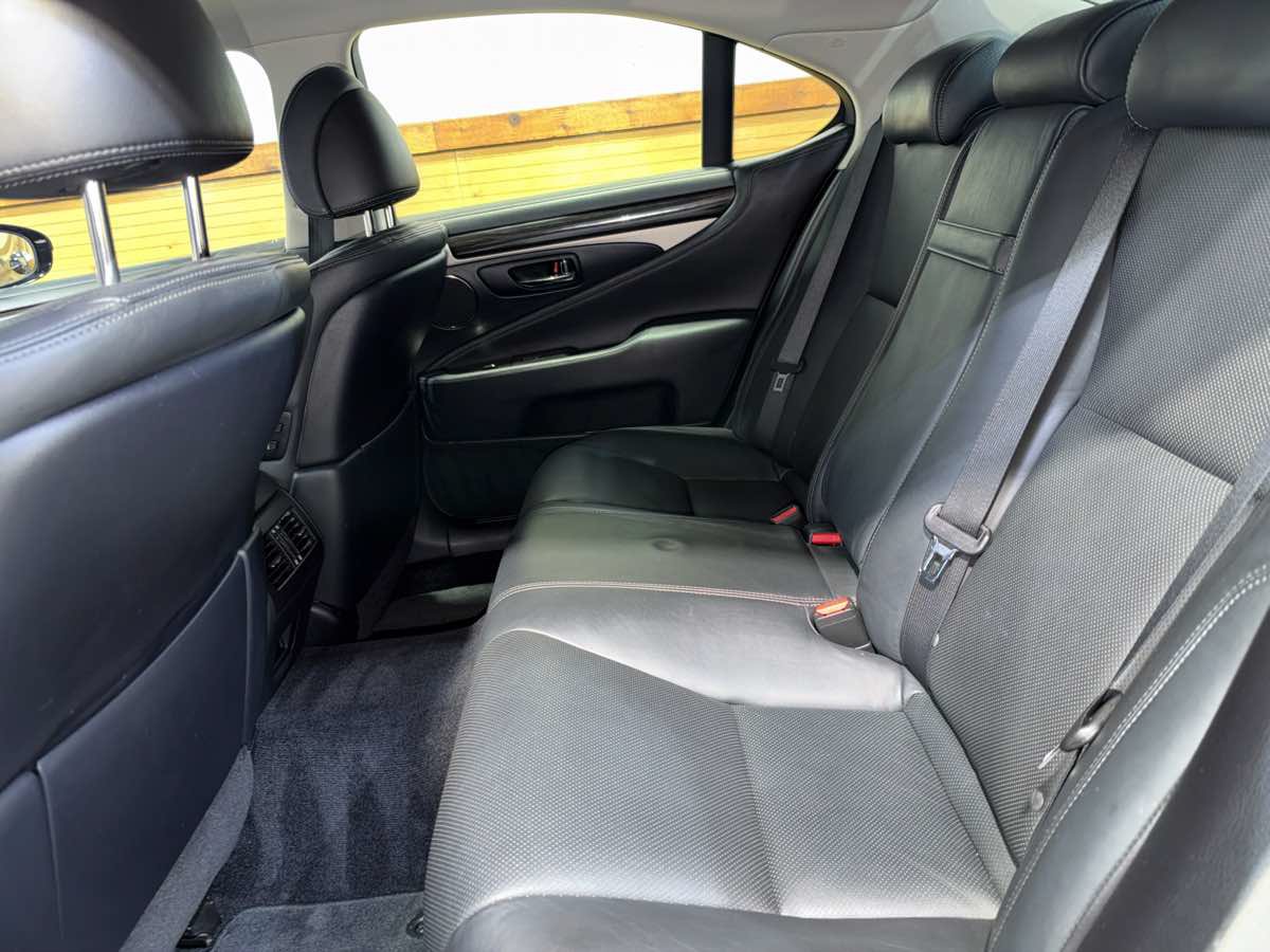 Used 2014 Lexus LS 460 w/ Comfort Package RWD image 23