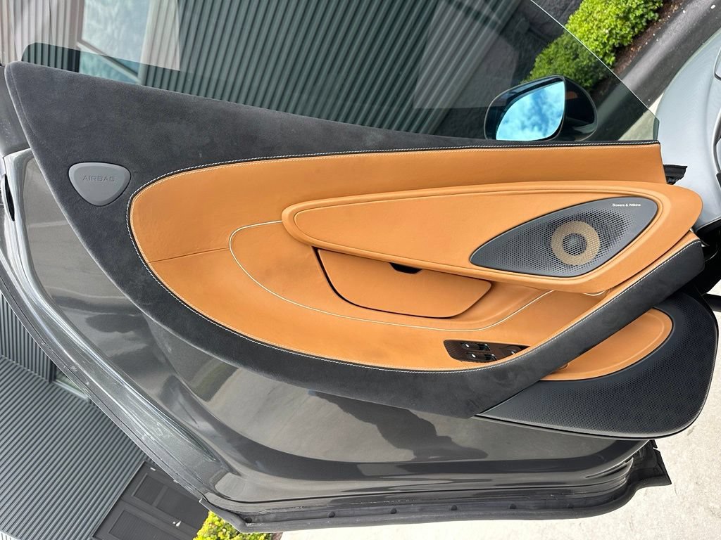 Used 2019 McLaren 570S Spider RWD image 18