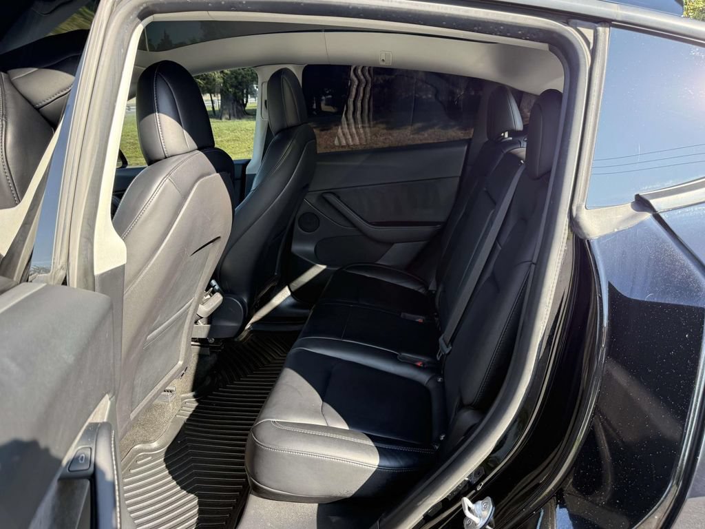 Used 2022 Tesla Model Y Performance AWD/4WD image 16