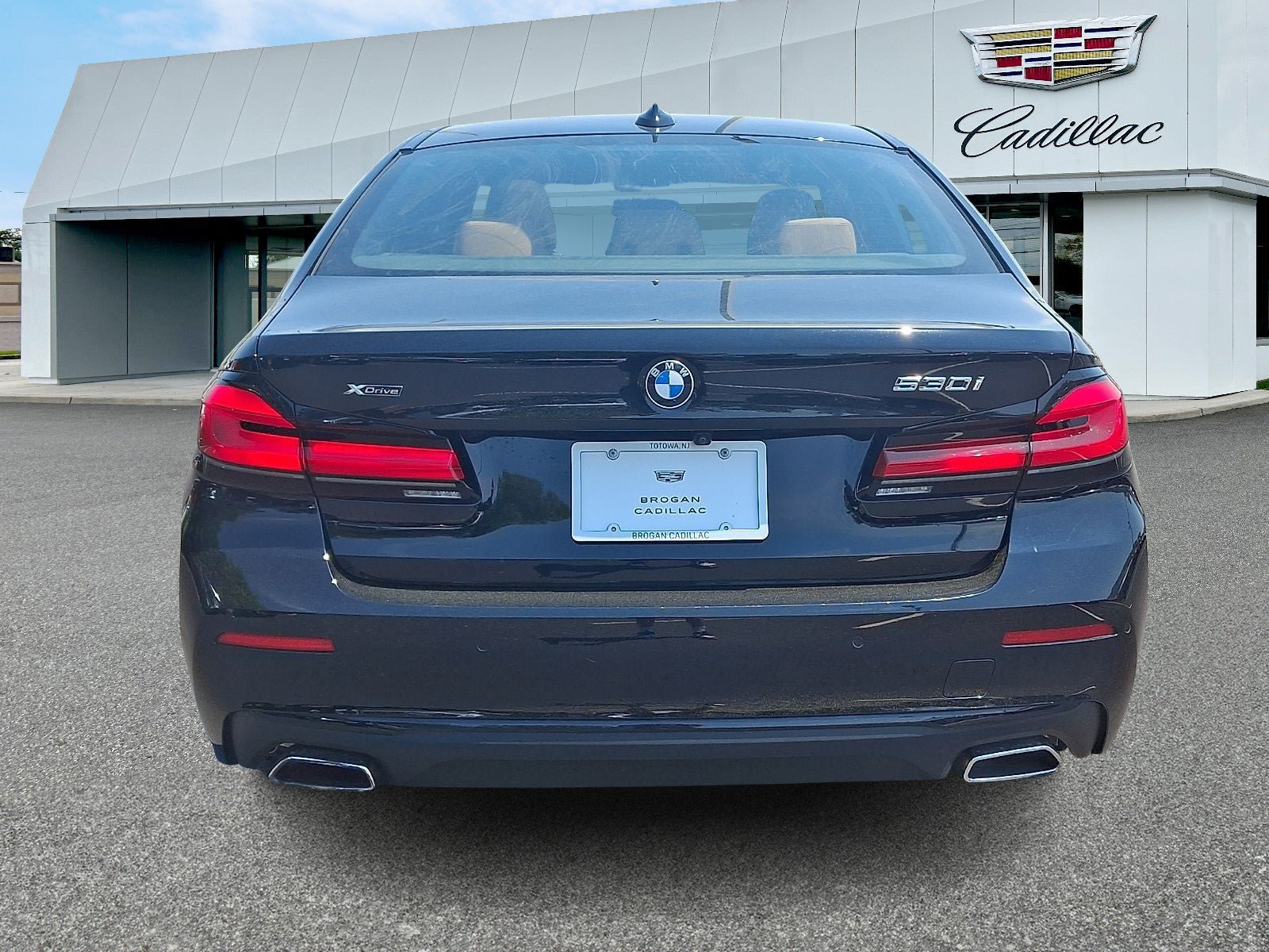 Used 2023 BMW 530i xDrive w/ Convenience Package AWD/4WD image 5