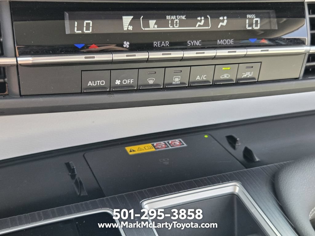 Used 2025 Toyota Sienna LE FWD image 20