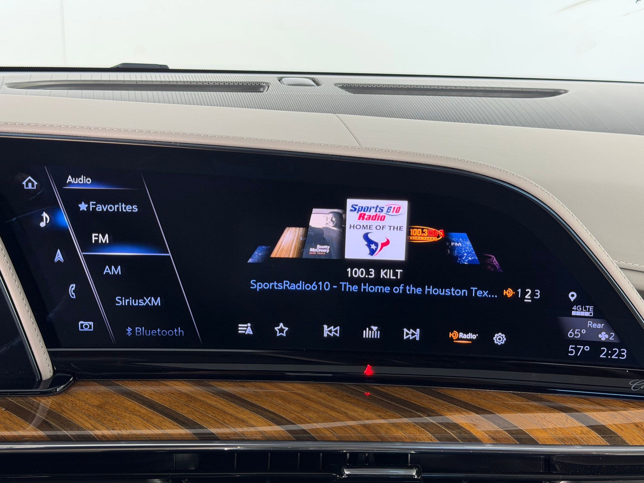 Used 2024 Cadillac Escalade Premium Luxury Platinum image 23