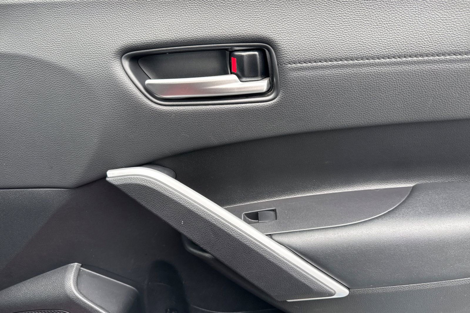 Used 2024 Toyota Corolla Cross XLE image 19