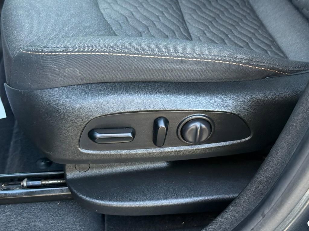 Used 2020 Chevrolet Equinox LT image 17