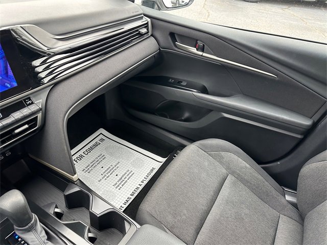 Used 2025 Toyota Camry LE image 28