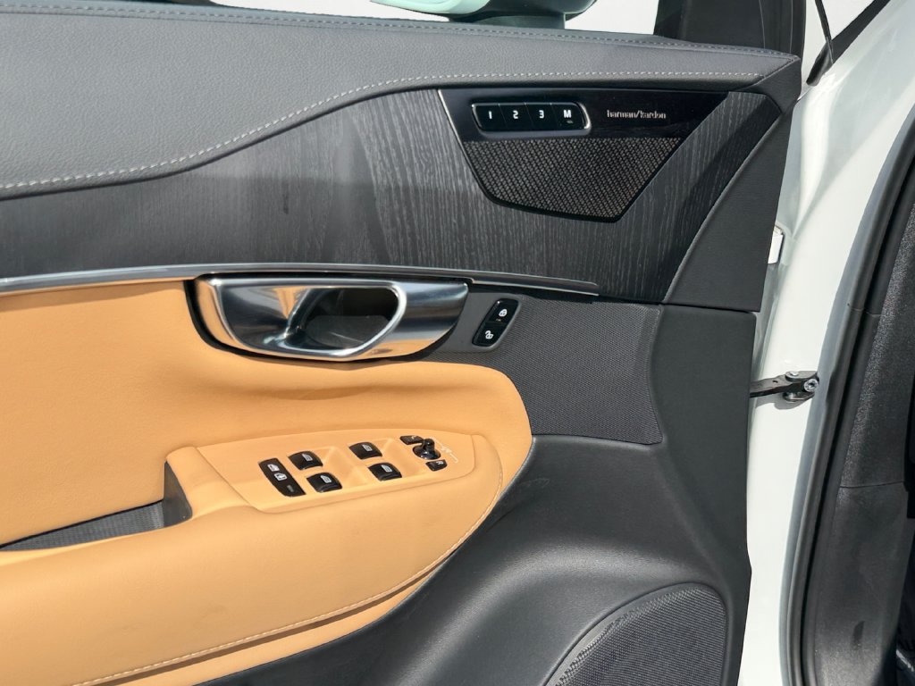 Certified 2025 Volvo XC90 T8 Ultra w/ Protection Package Premier AWD/4WD image 15
