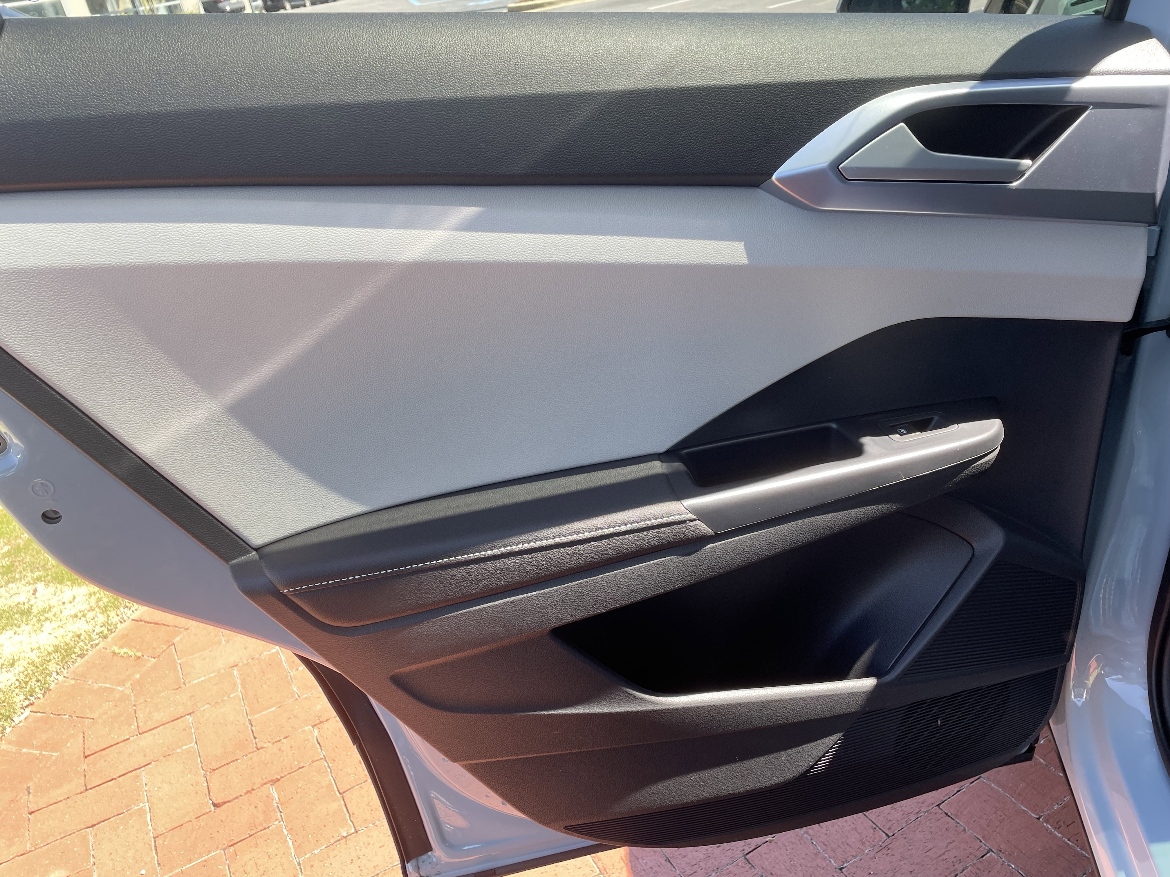 New 2026 Volkswagen Taos SE FWD image 10