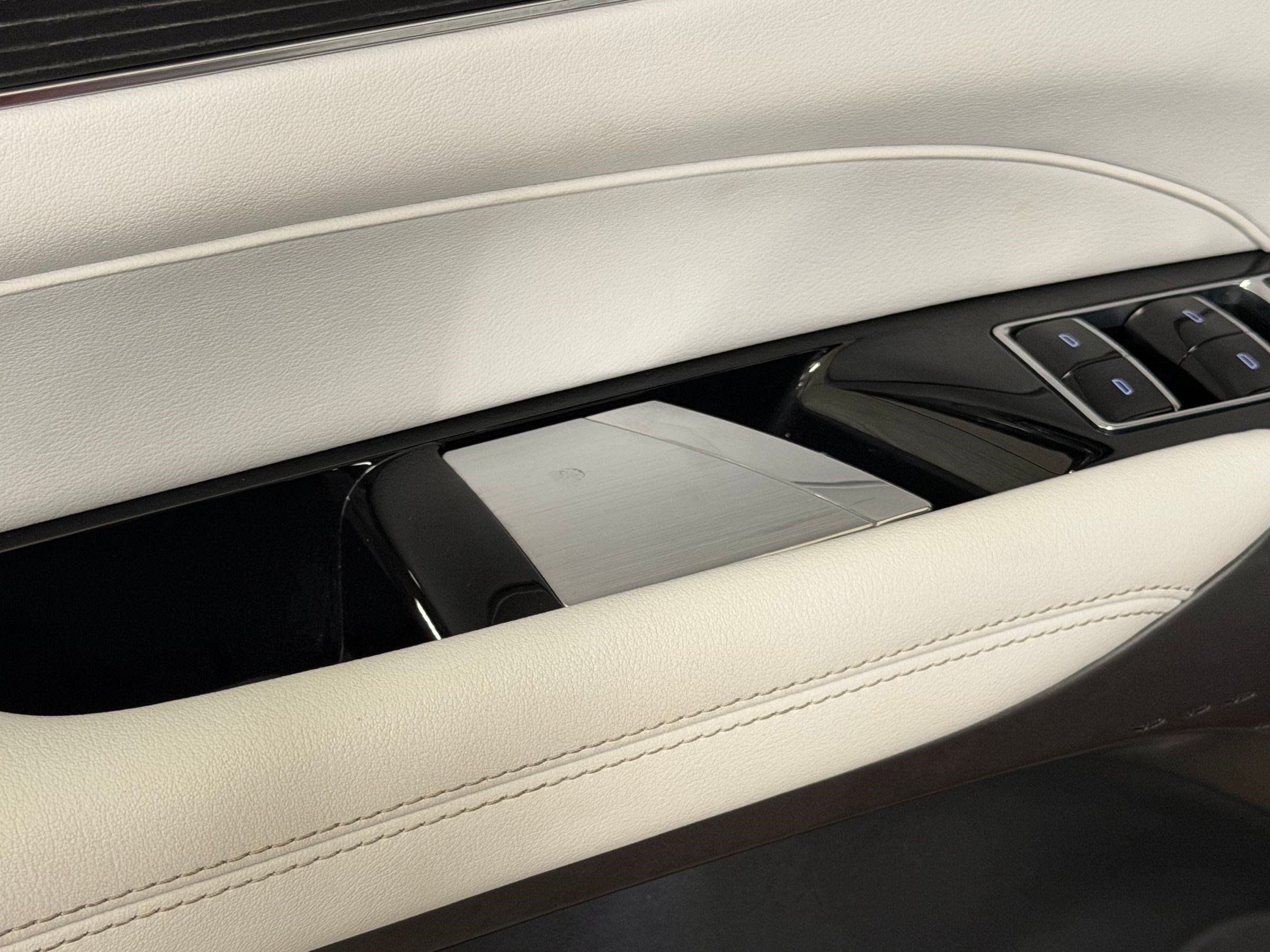 Certified 2024 Cadillac Lyriq Luxury RWD image 37