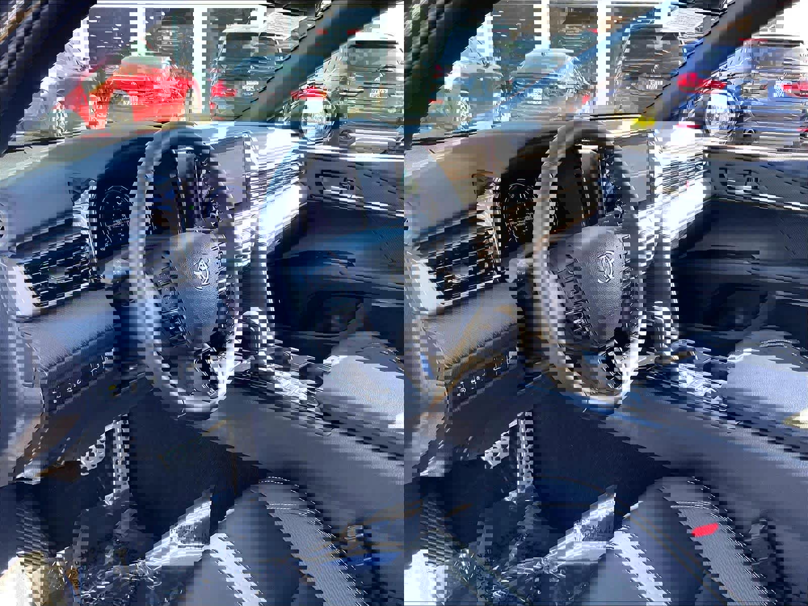 Used 2025 Toyota Camry SE image 17