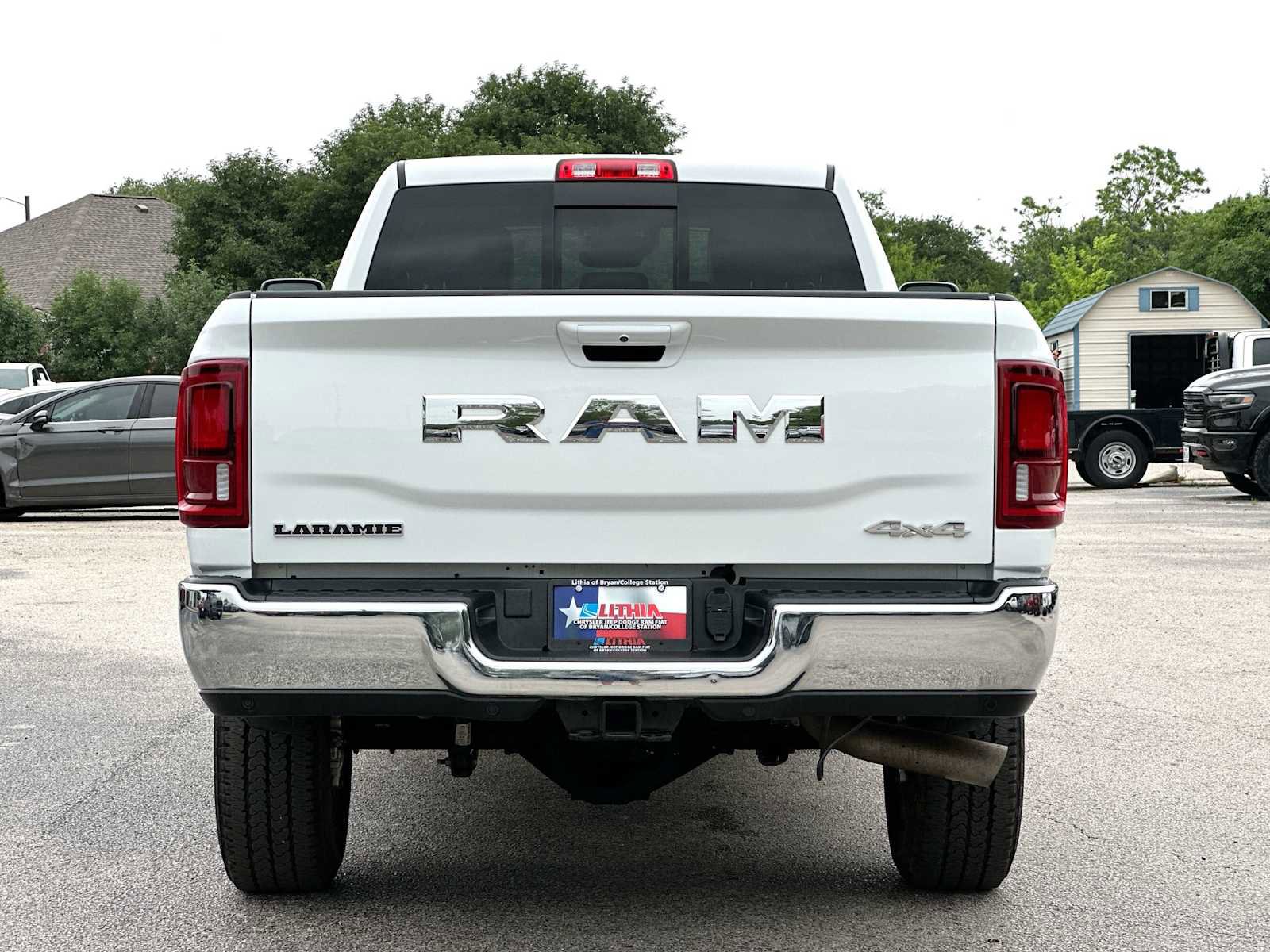 Used 2025 RAM 3500 Laramie AWD/4WD image 14