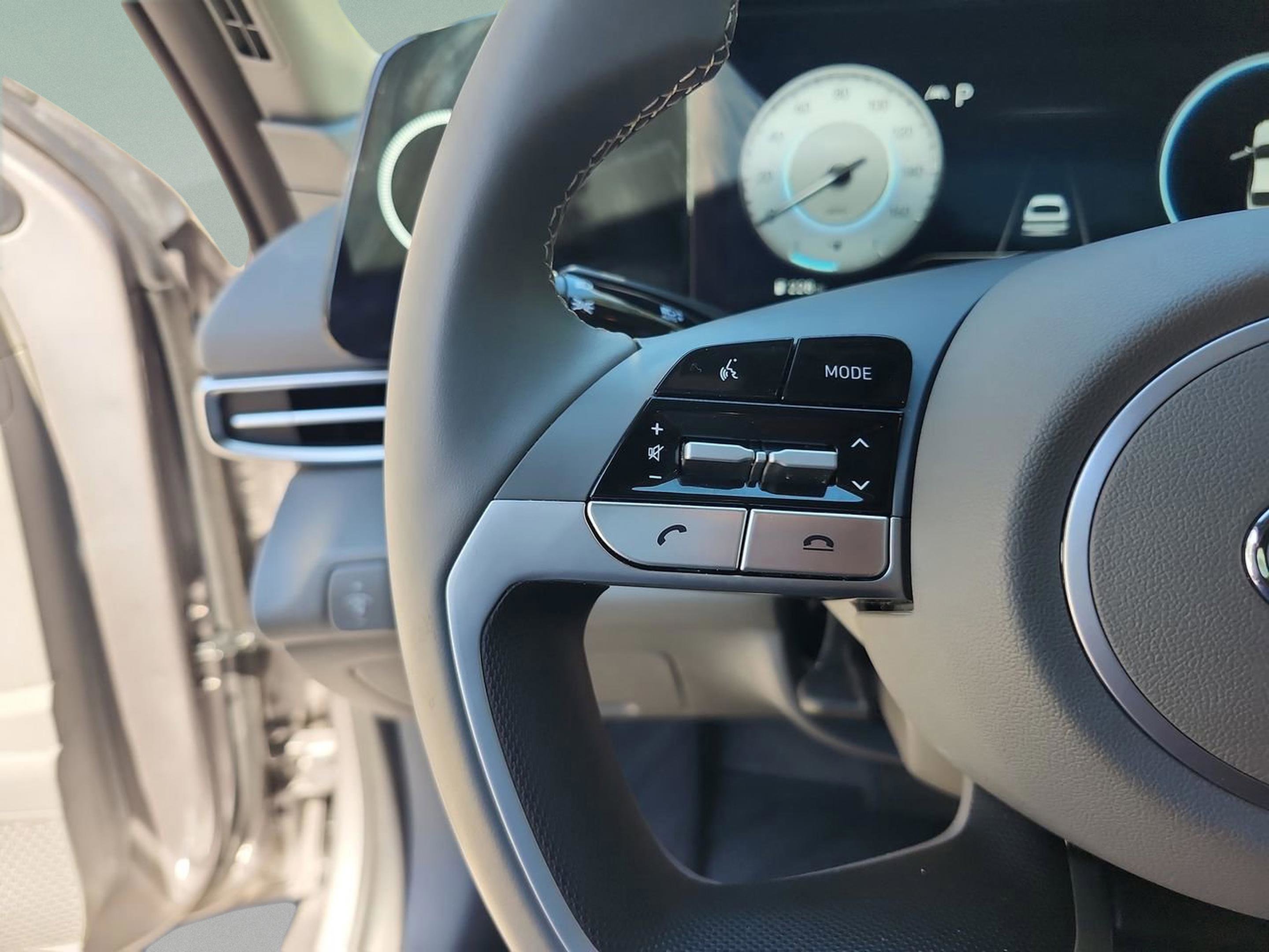 Used 2023 Hyundai Elantra SEL w/ Convenience Package image 11