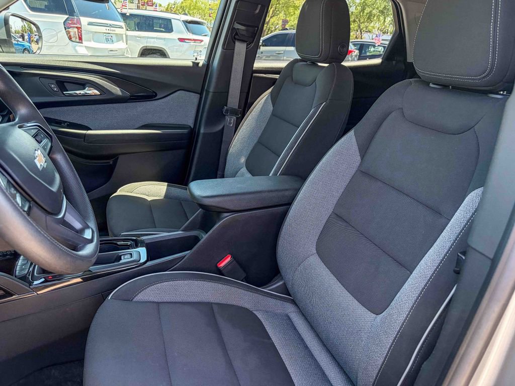 Used 2023 Chevrolet TrailBlazer LT AWD/4WD image 37