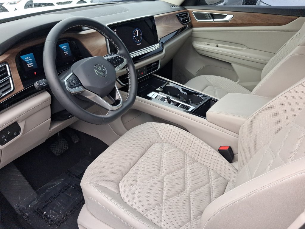 Used 2024 Volkswagen Atlas SE w/ Panoramic Sunroof Package FWD image 19
