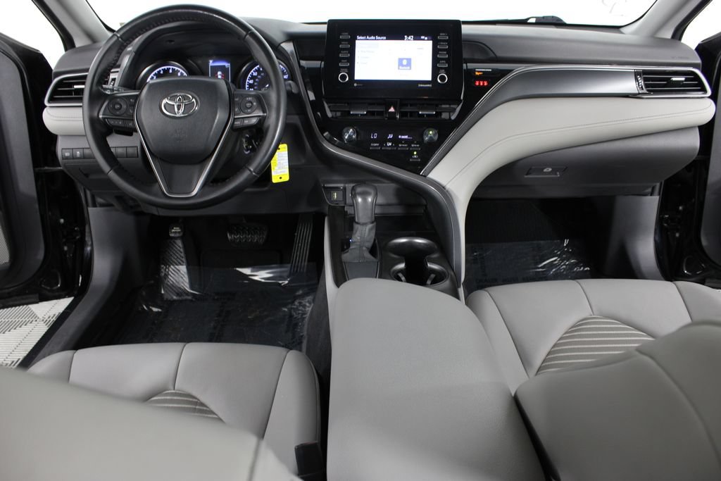 Used 2021 Toyota Camry SE FWD image 9