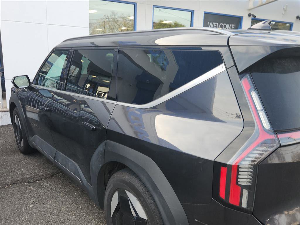 Used 2024 Kia EV9 Wind image 3