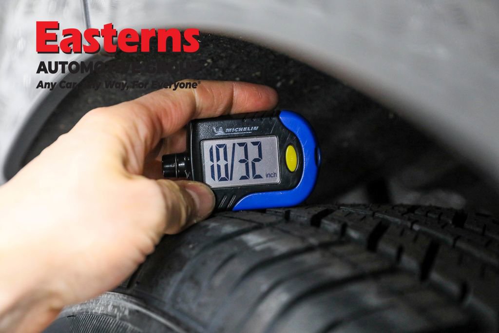 Used 2023 Chrysler Voyager LX image 27